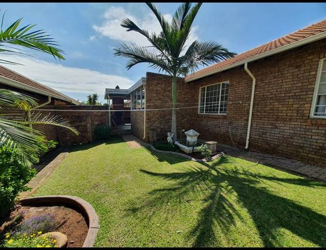 3 BEDROOM TOWNHOUSE FOR SALE IN FLORAUNA